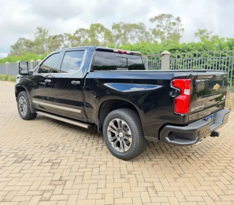 SILVERADO HIGHCOUNTRY ÂNGULO TRASEIRO DIREITO