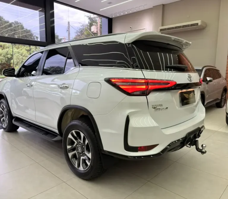 SW4 2.8 SRX PLATINUM 7L FOTO ÂNGULO TRASEIRO DIREITO