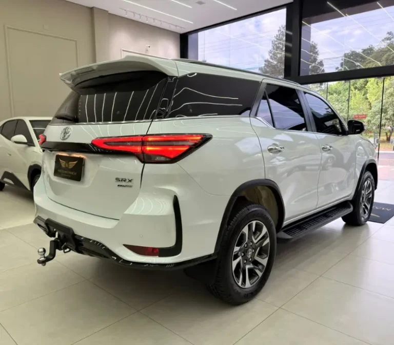 SW4 2.8 SRX PLATINUM 7L FOTO ÂNGULO TRASEIRO ESQUERDO