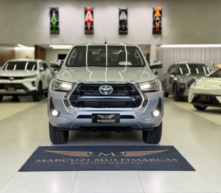 HILUX 2.8 SRV 4X4 DIESEL 2025_2025 FOTO ÂNGULO FRONTAL