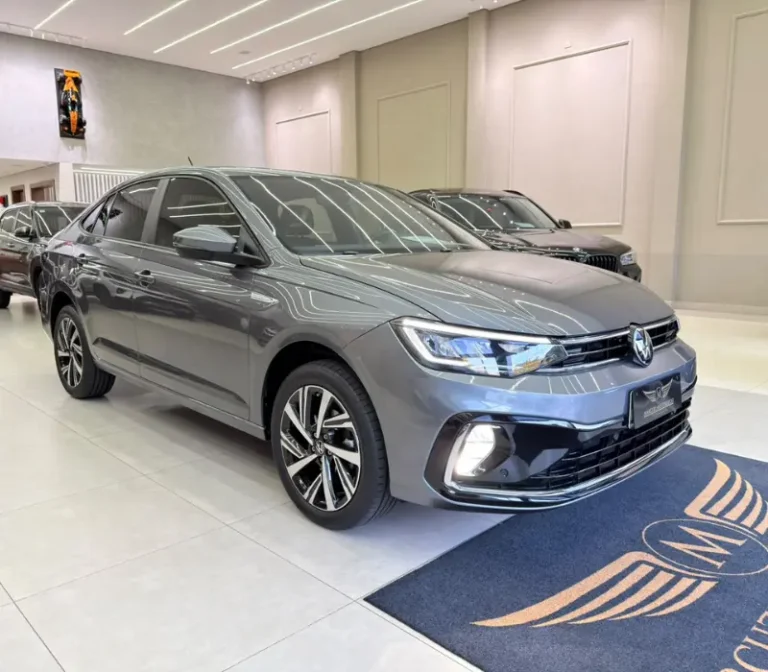 VIRTUS 1.0 200TSI HIGHLINE FLEX AUTOMÁTICO 2024_2025 15.000KM FOTO ÂNGULO FRONTAL ESQUERDO