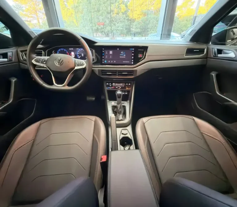 VIRTUS 1.0 200TSI HIGHLINE FLEX AUTOMÁTICO 2024_2025 15.000KM FOTO ÂNGULO INTERNO