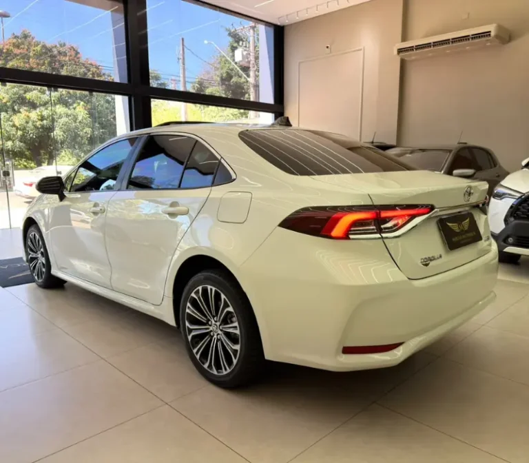 COROLLA 2.0 ALTIS FLEX 2020_2021 46.000KM Foto ângulo traseiro direito