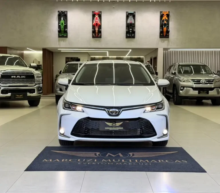 COROLLA 2.0 XEI FLEX AUTOMÁTICO 2025_2026 22.000KM VALOR_ 165.900,00 FOTO ÂNGULO FRONTAL