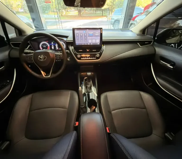 COROLLA 2.0 XEI FLEX AUTOMÁTICO 2025_2026 22.000KM VALOR_ 165.900,00 FOTO ÃNGULO INTERNO