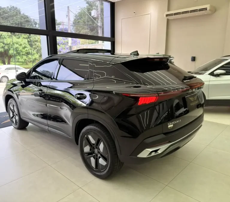 OMODA 5 1.5 TGDI HEV PRESTIGE DHT 2025_2026 4.800KM FOTO TRASEIRO DIREITO